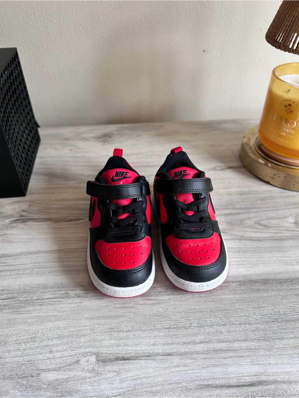 Nike Kids Low-Top Sneakers in Black & Red